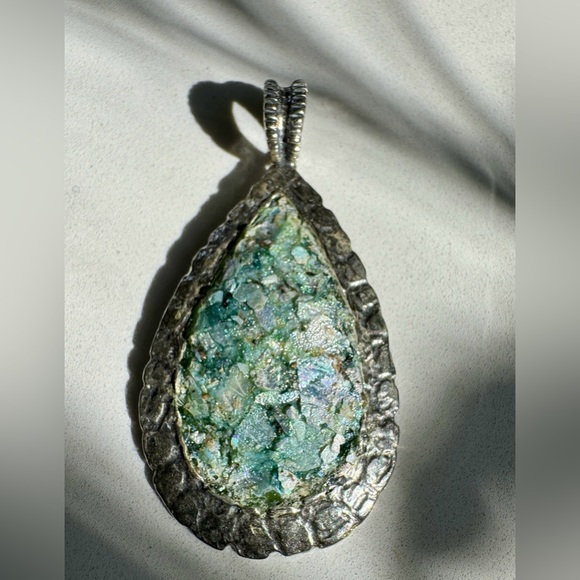 Vintage iridescent shell large pendant! - Picture 4 of 10